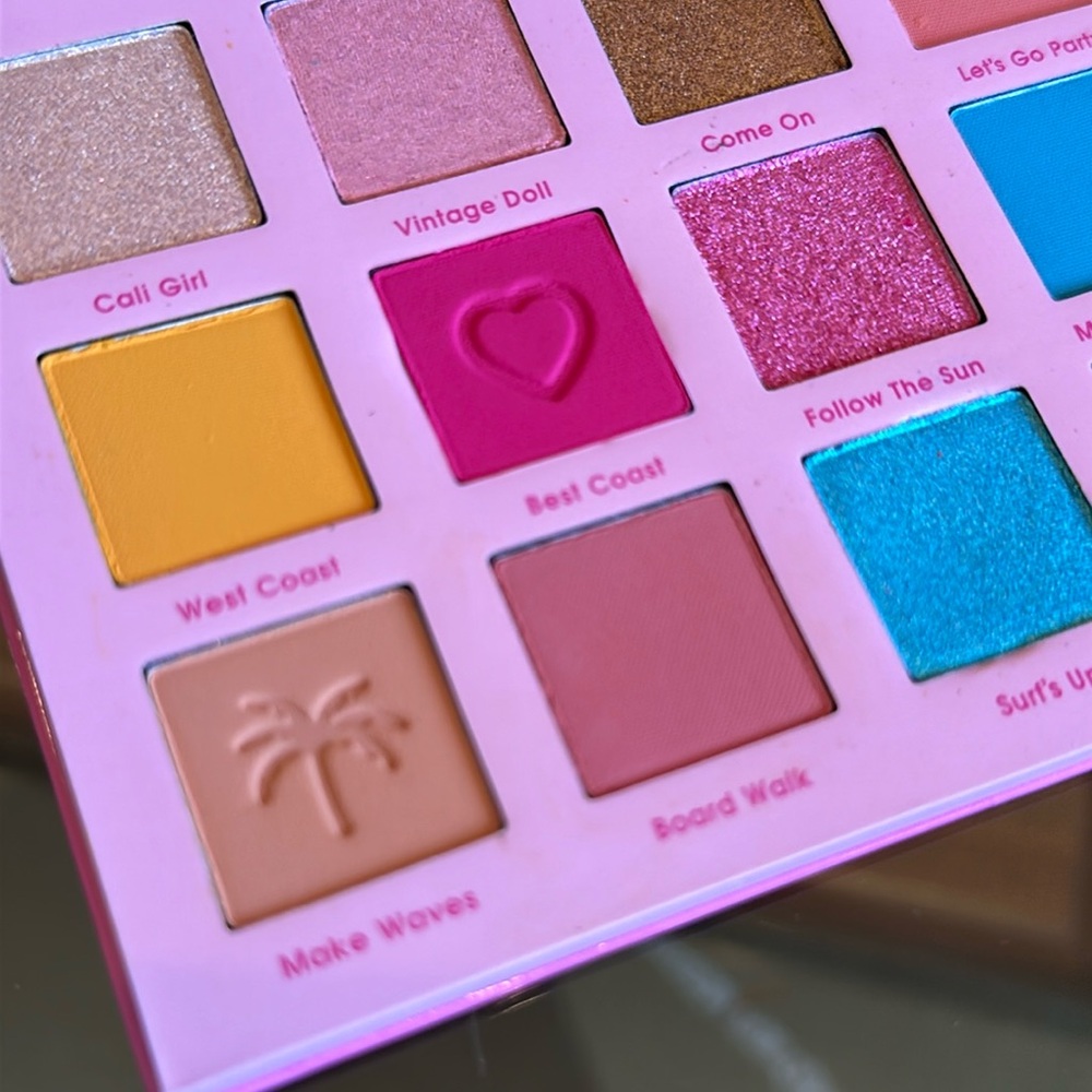 BARBIE COLOURPOP PRESSED POWDER PALETTE MALIBU BARBIE NEW IN BOX - Picture 4 of 5